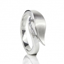 design ring in zilver met open askamer
