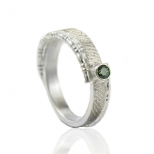 Ring met vingerafdruk 4mm breed + 3mm smaragd